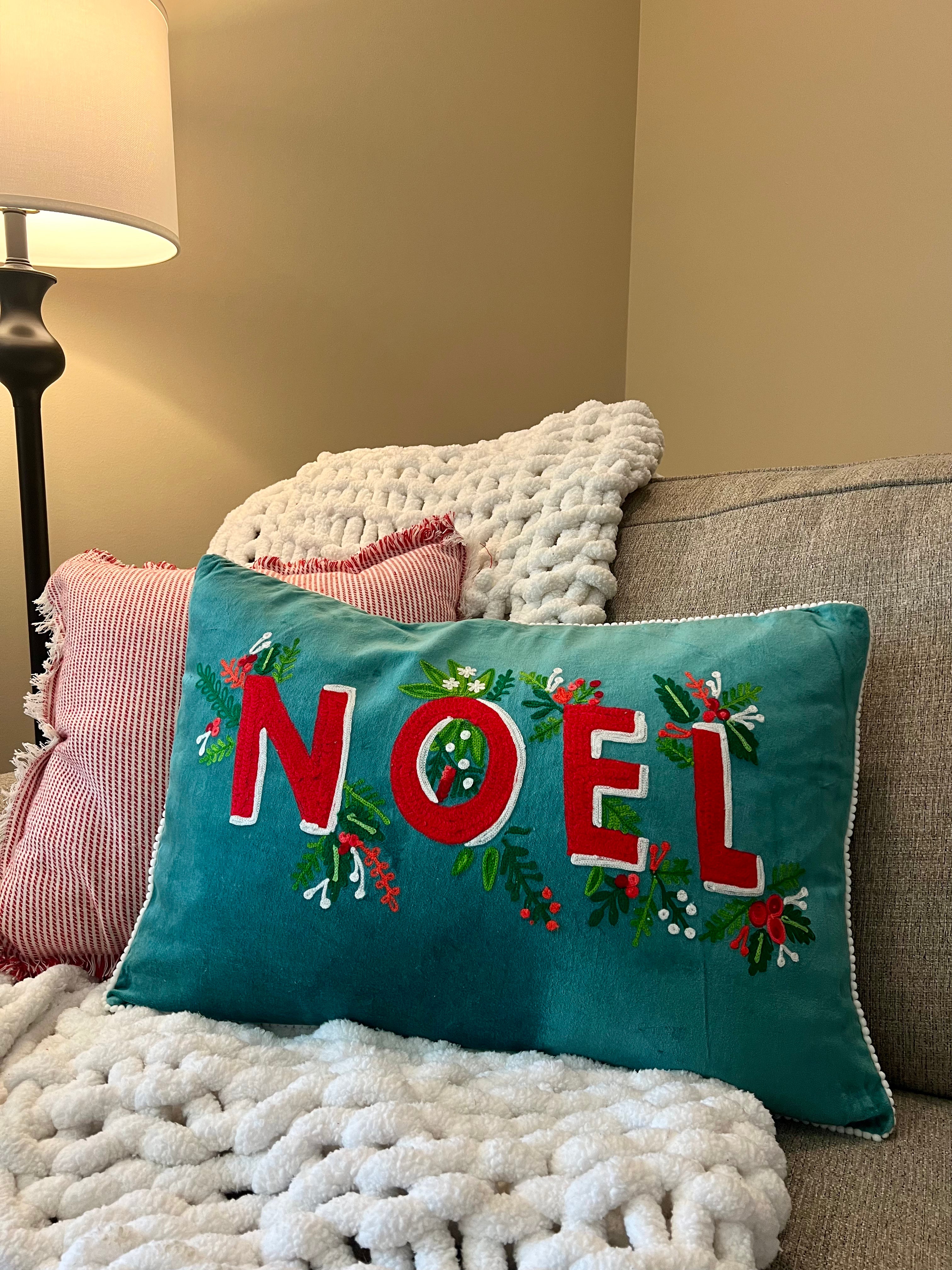 HOLIDAY PILLOW