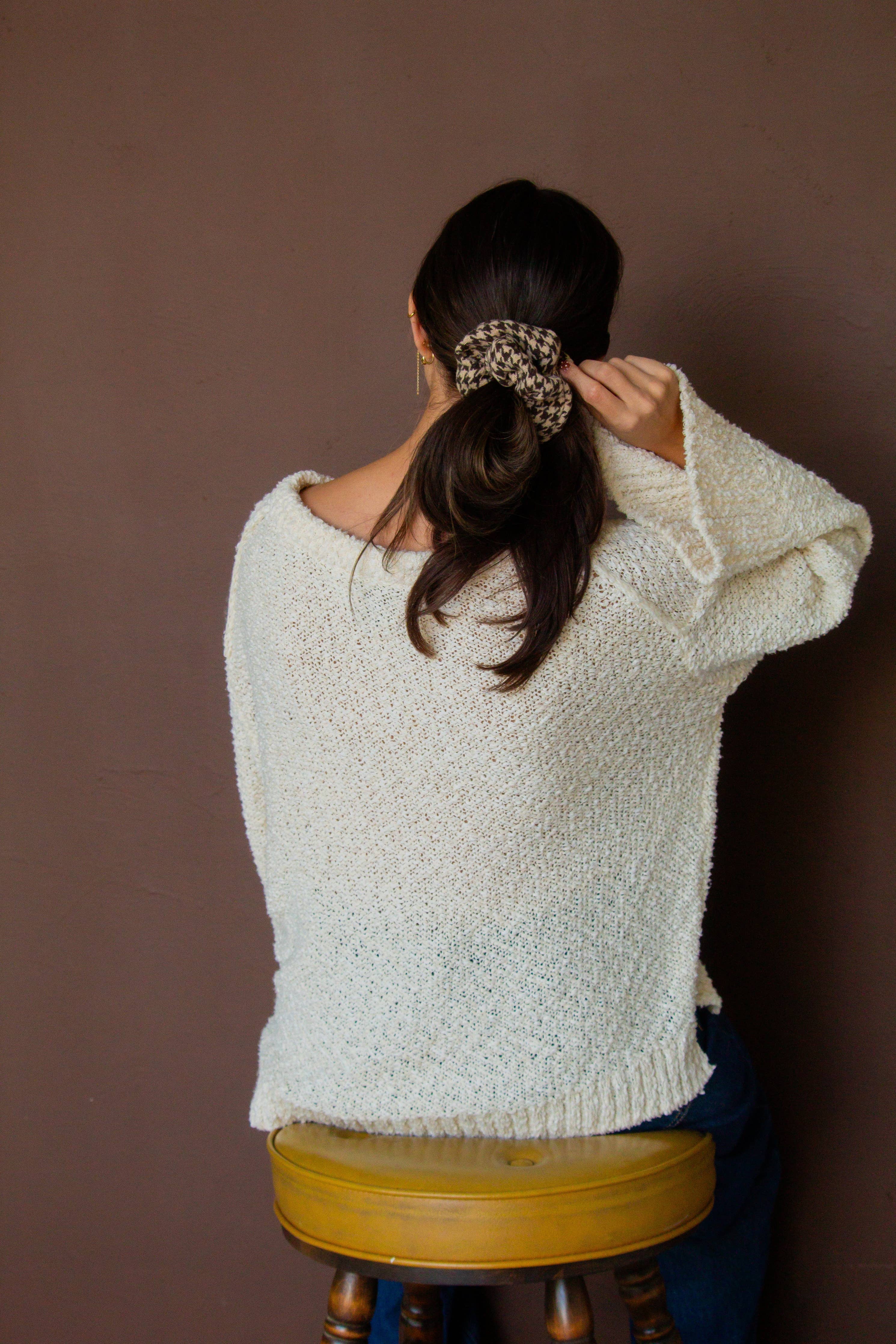 HOUNDSTOOTH OVERSIZED SCRUNCHIE