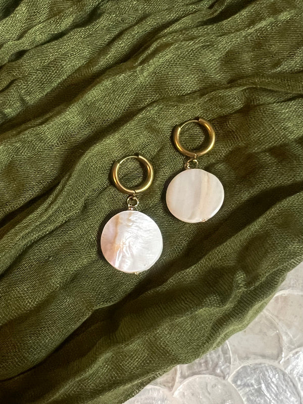 ABALONE SHELL CIRCLE HUGGIES CBK