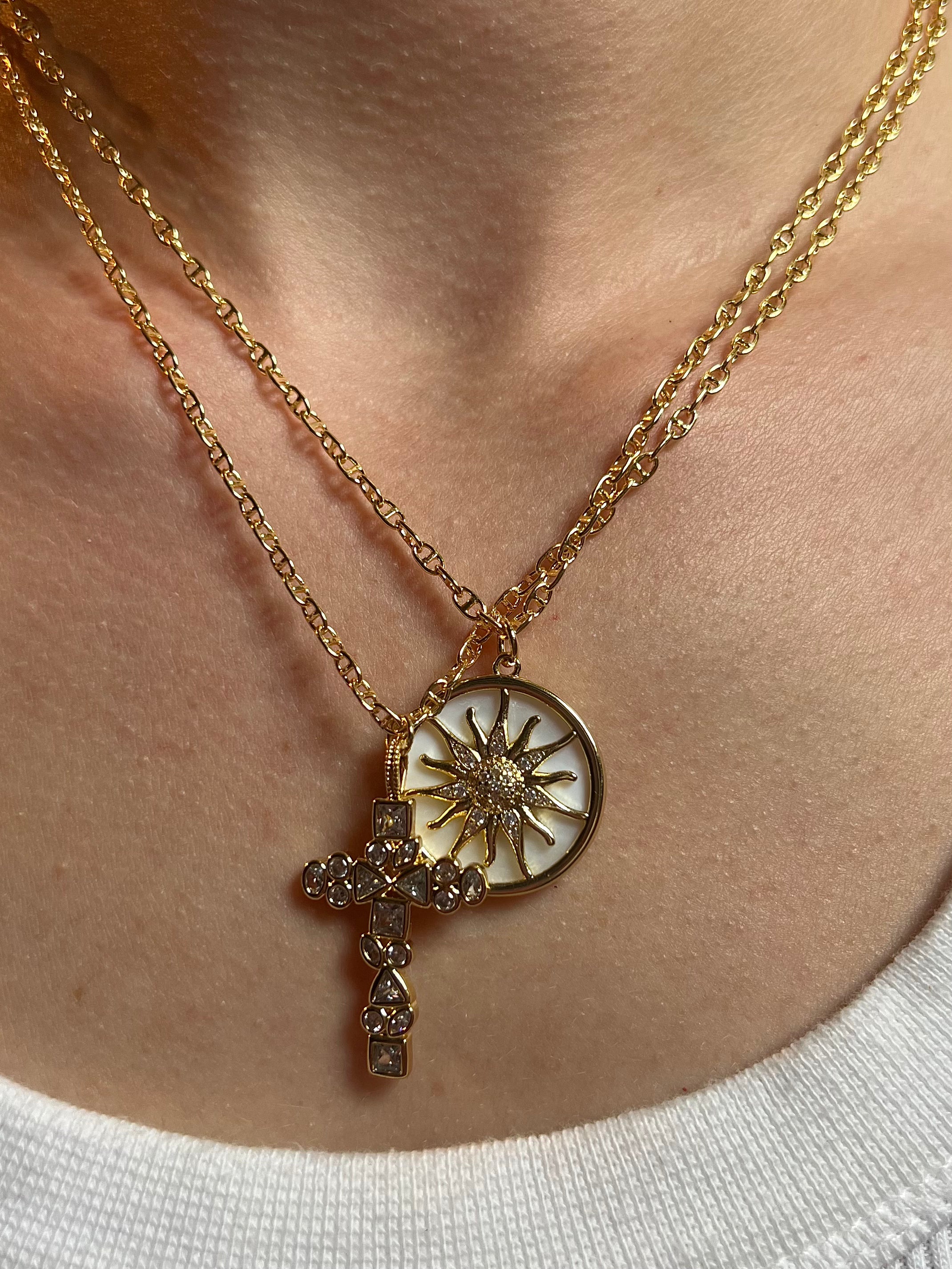 GOLD FULL SUN WHITE BACKROUND NECKLACE CBK