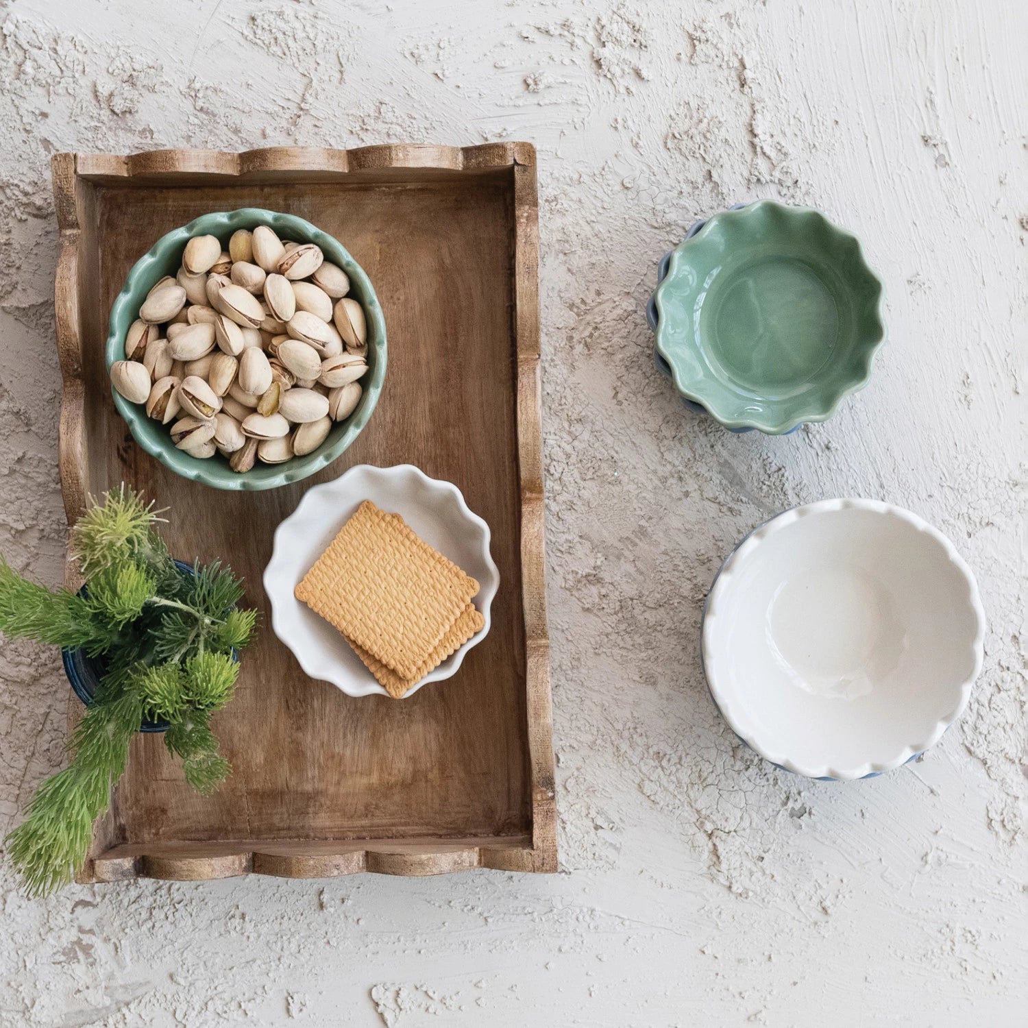 MANGO WOOD SCALLOPED TRAY, NATURAL