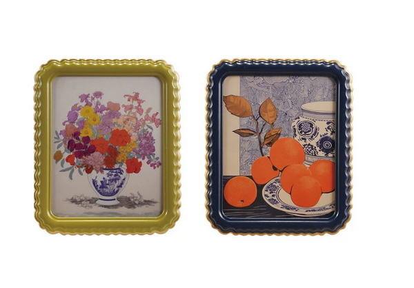 SCALLOPED PHOTO FRAME W/ GOLD FINISH EDGE