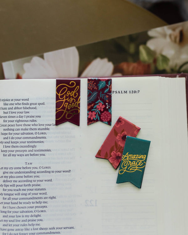 BURGUNDY BLOOMS MAGNETIC BOOKMARK SET