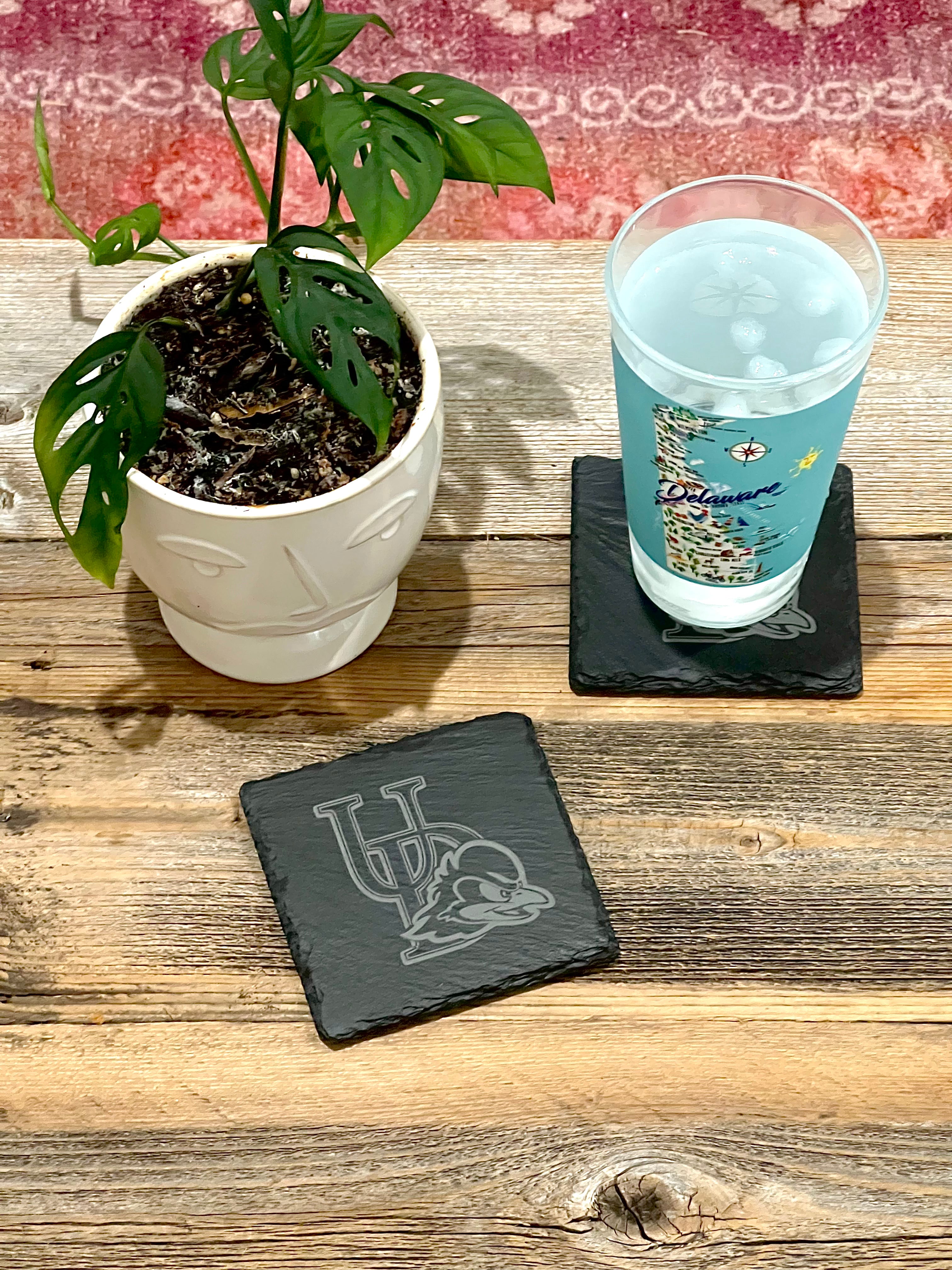 FOUR DOG DESIGNS SLATE COASTERS - DELAWARE