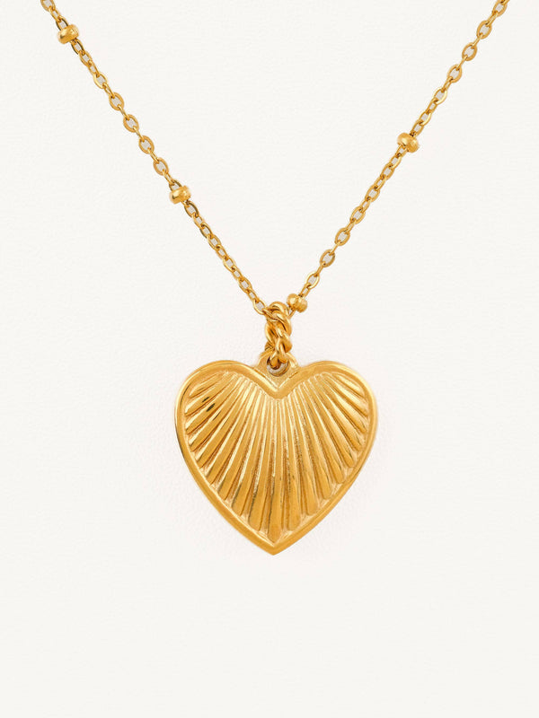 AMORA 18K GOLD DAINTY HEART NECKLACE
