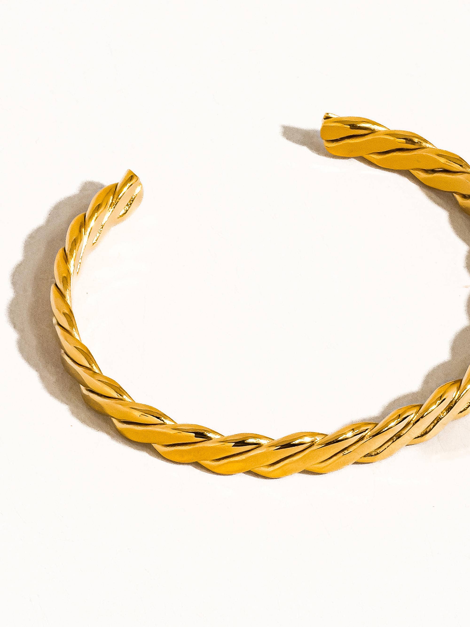 BÉNIR 18K GOLD NON-TARNISH BRAIDED THING BANGLE