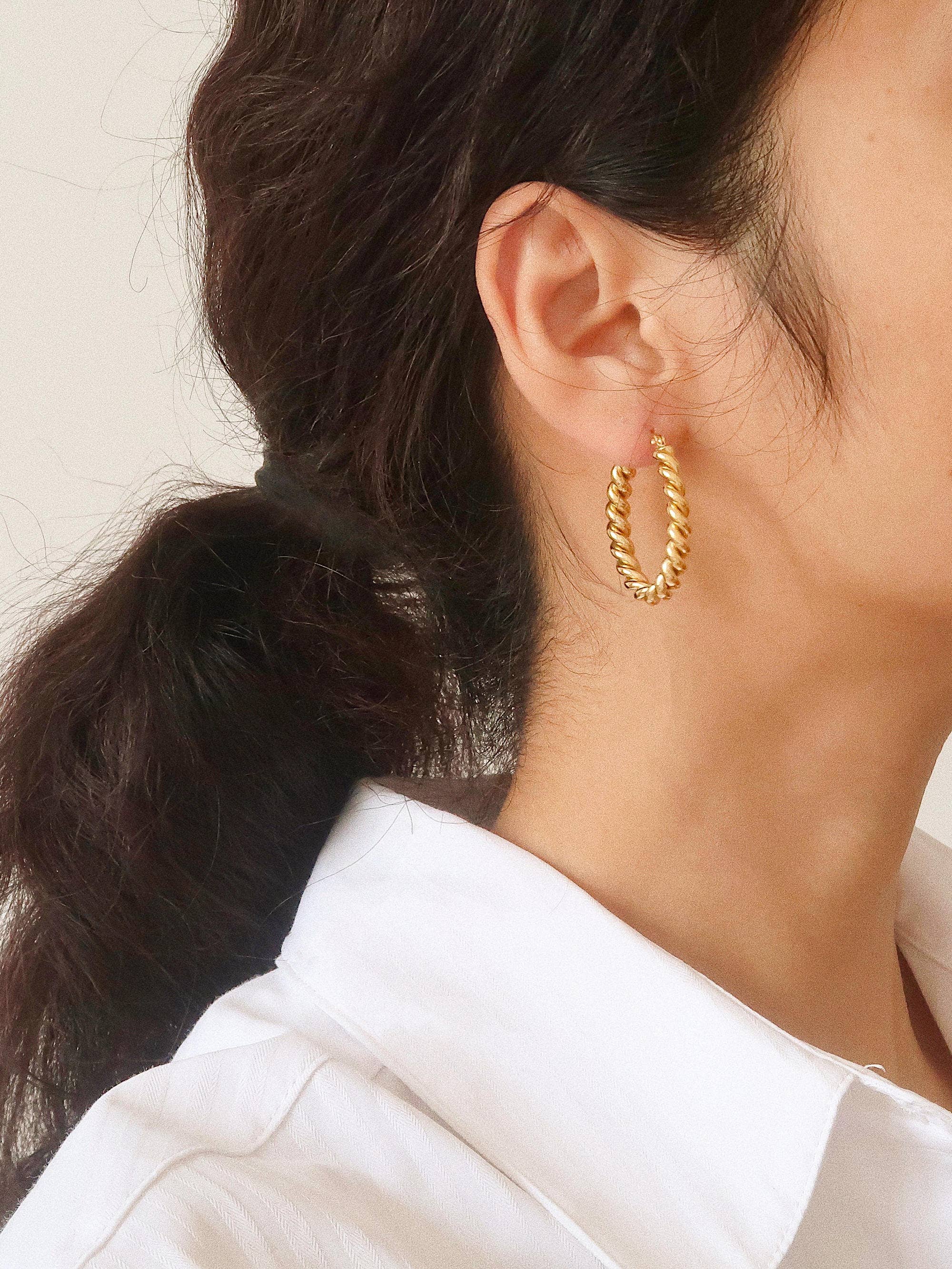 BROOK GOLD NON-TARNISH BRAIDED HOOP EARRING