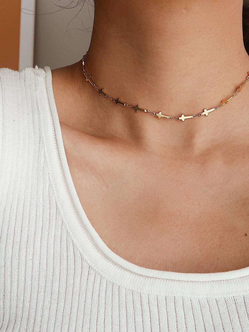 DILARA 18K GOLD NON-TARNISH CROSS CHOKER
