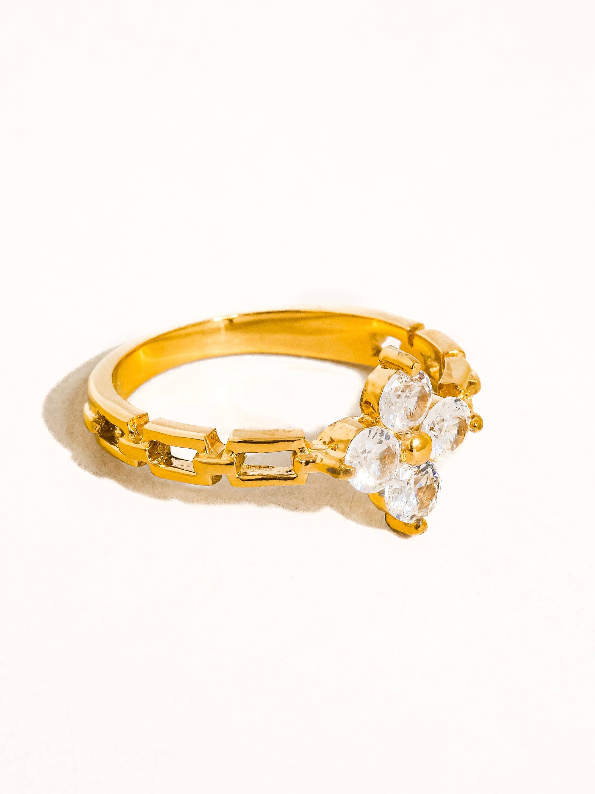 FINN 18K GOLD NON-TARNISH FLOWER CHAIN RING