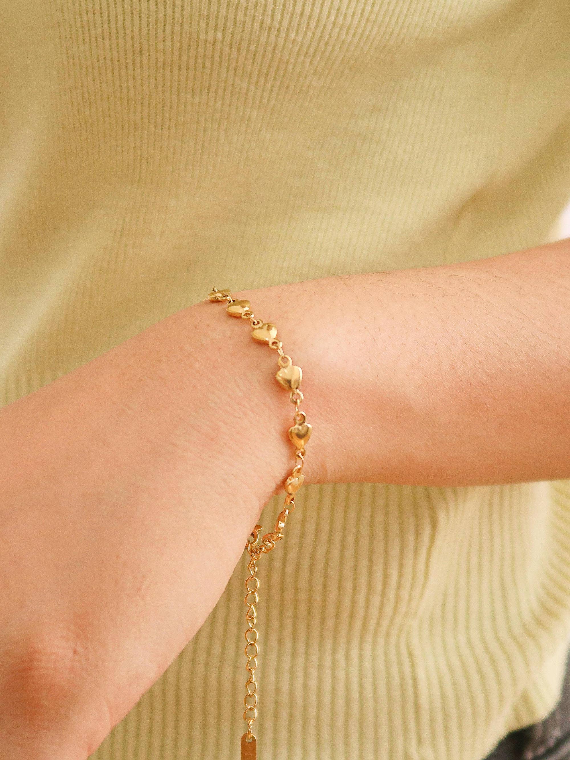 MADELEINE NON-TARNISH PETITE HEART CHAIN BRACELET