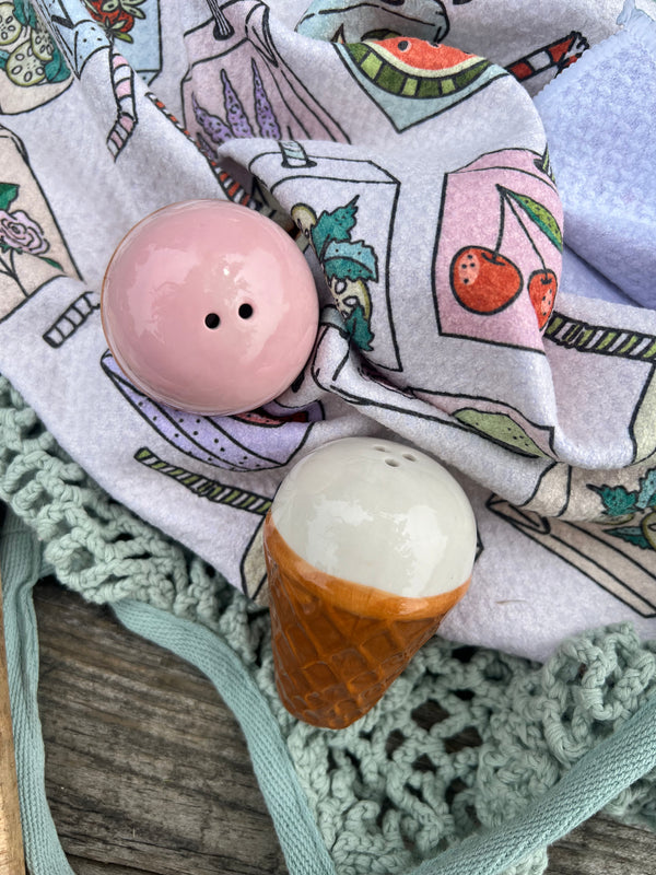 ICE CREAM CONE SALT & PEPPER SHAKER