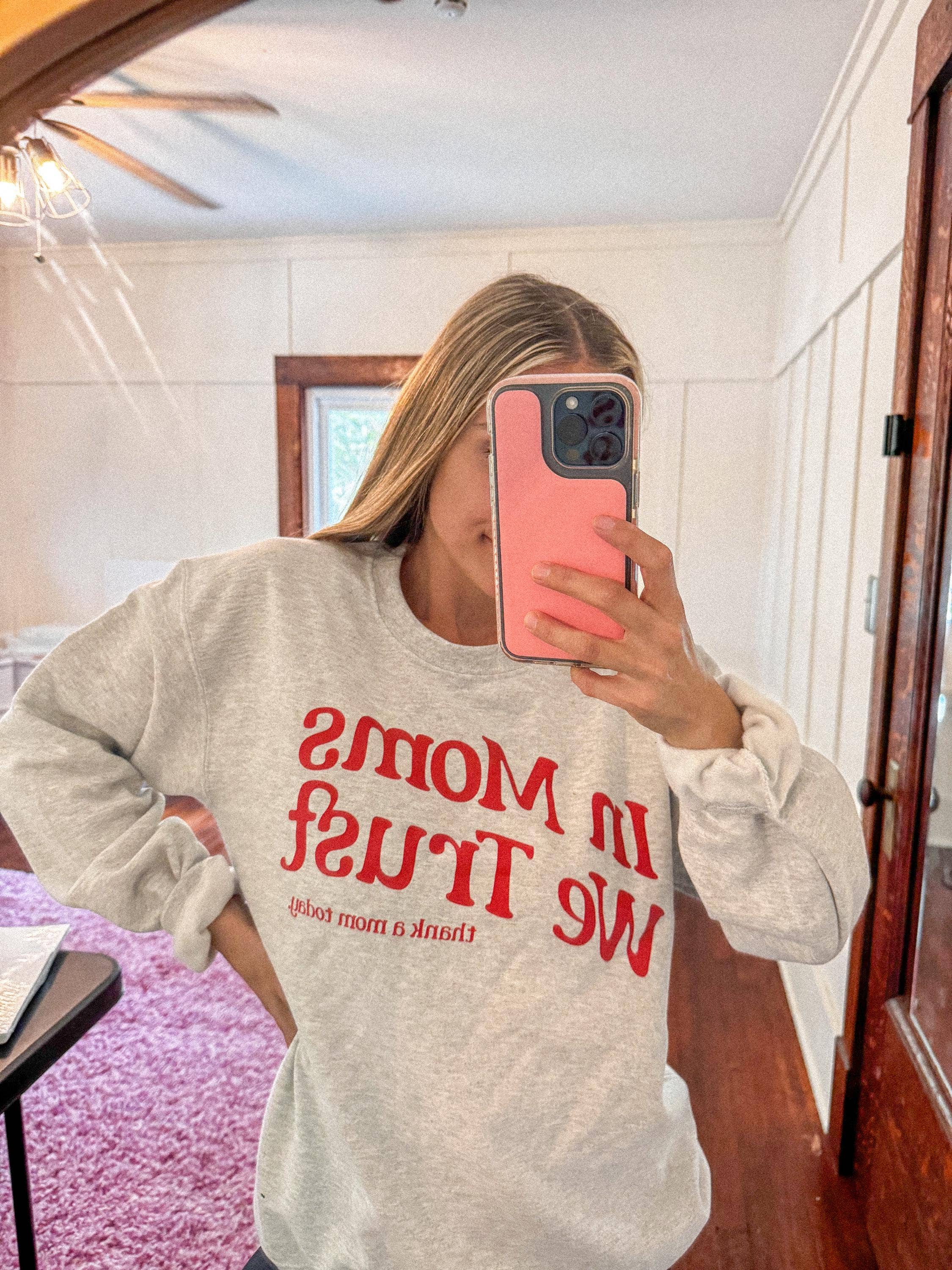RETRO MOMS WE TRUST SWEATSHIRT