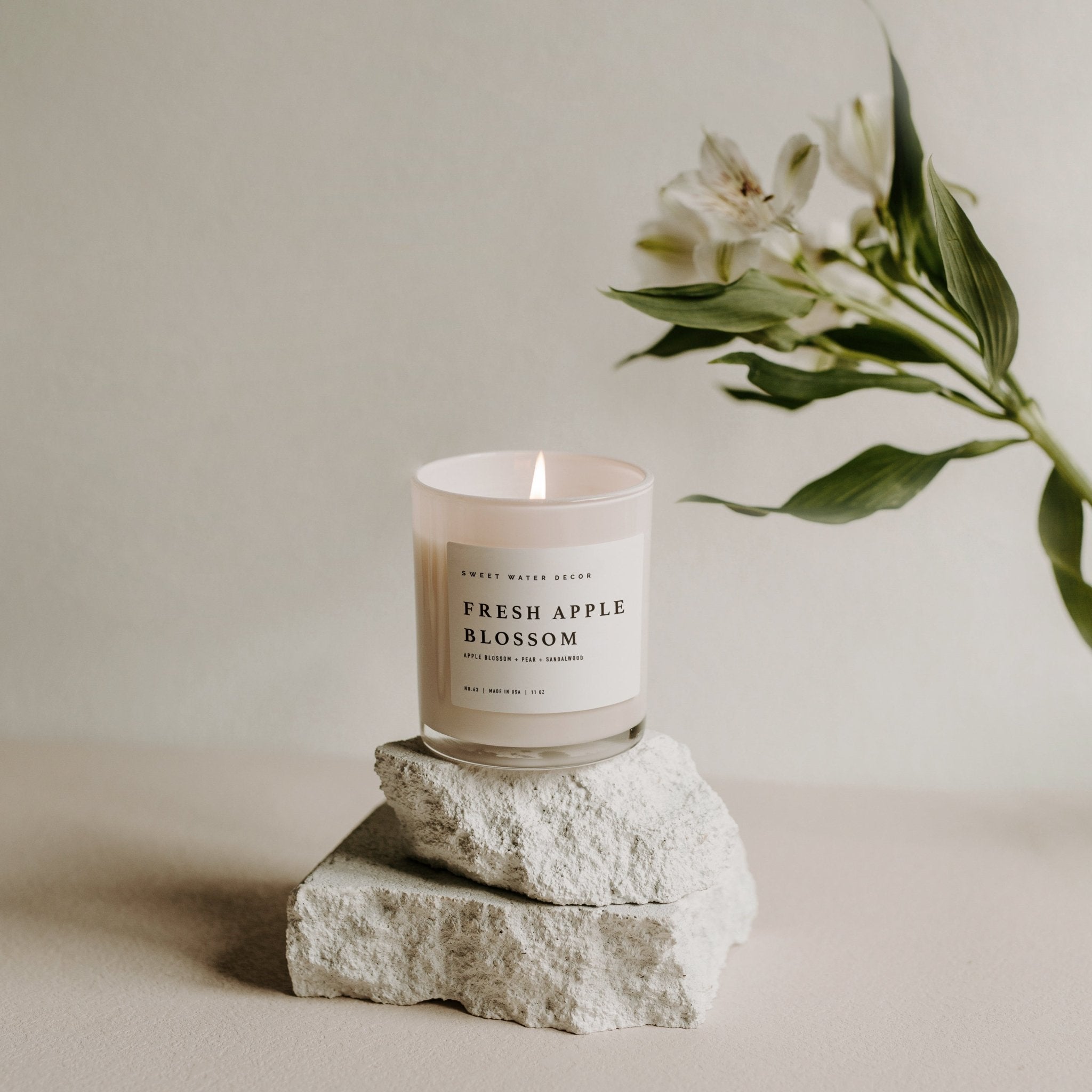FRESH APPLE BLOSSOM SOY CANDLE - WHITE JAR - 11 OZ