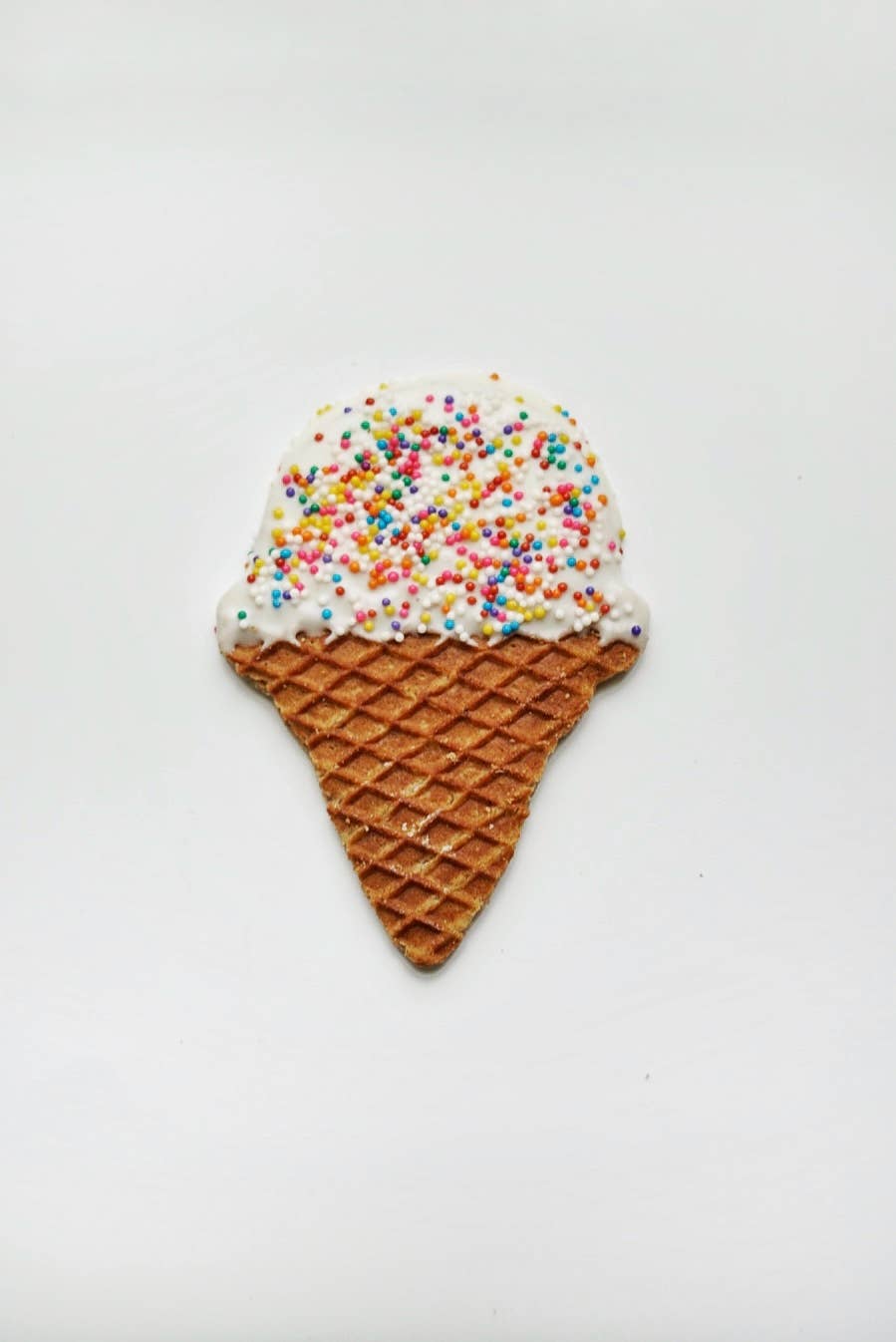 ICE CREAM CONE-SHAPED STROOPWAFELS: WHITE CHOCOLATE SPRINKLE