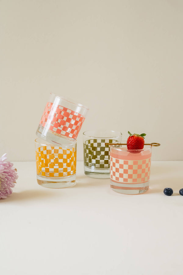 CHECKERED DRINKING GLASS