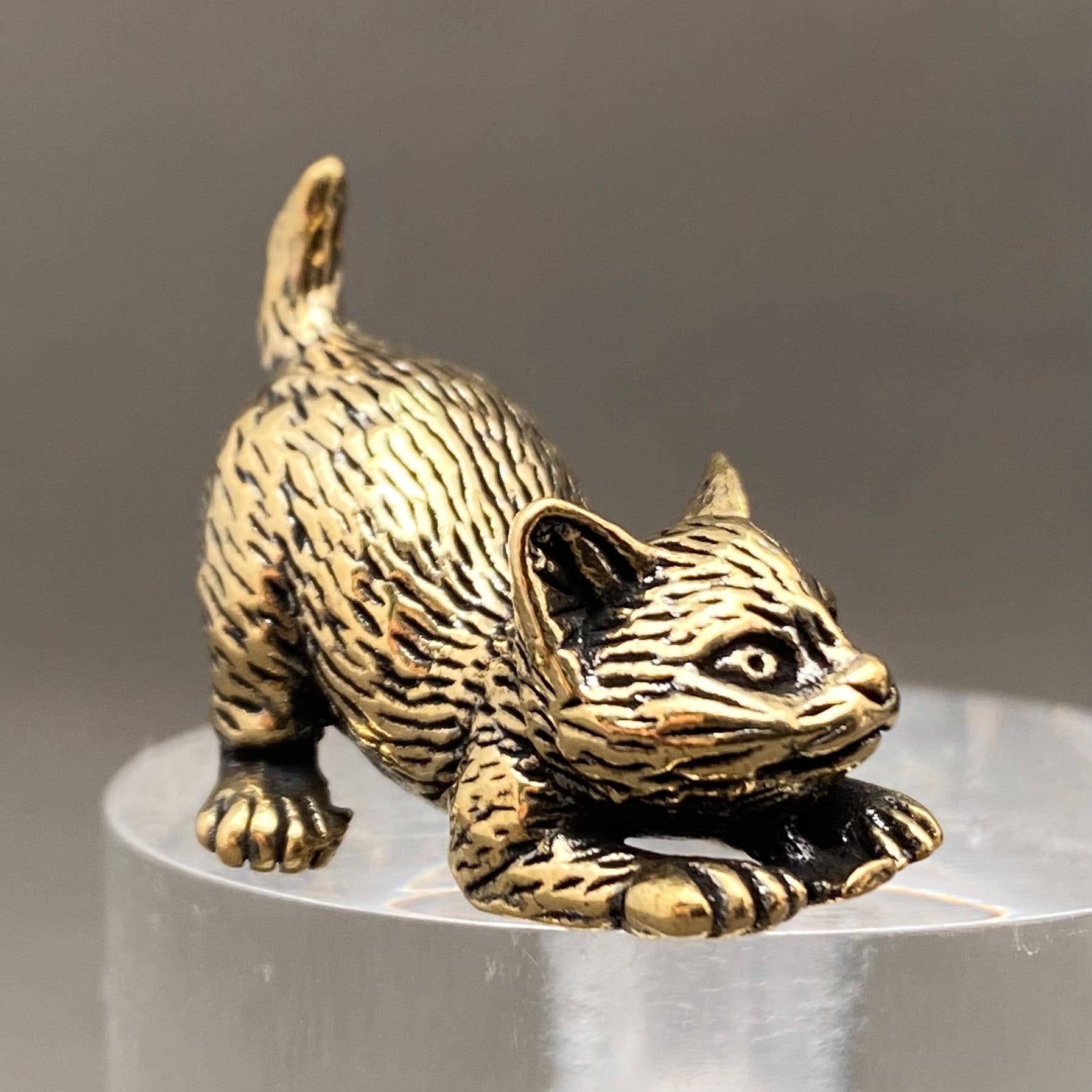 BRASS LYING KITTEN