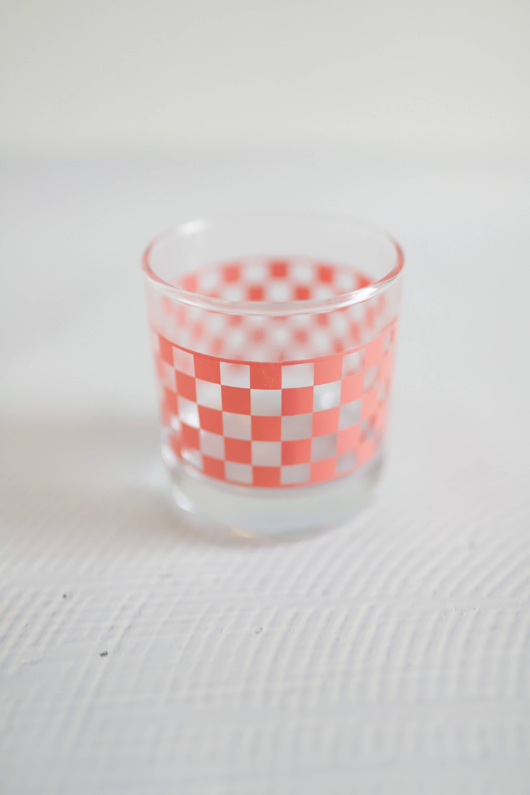 CHECKERED DRINKING GLASS