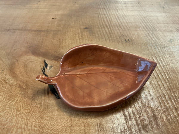 HANDMADE CERAMIC LEAF AR