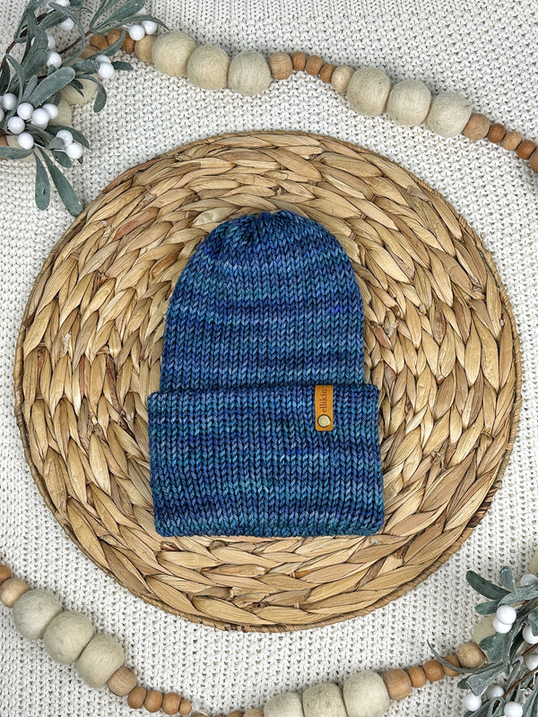 CAMPFIRE BEANIE IN AZULES