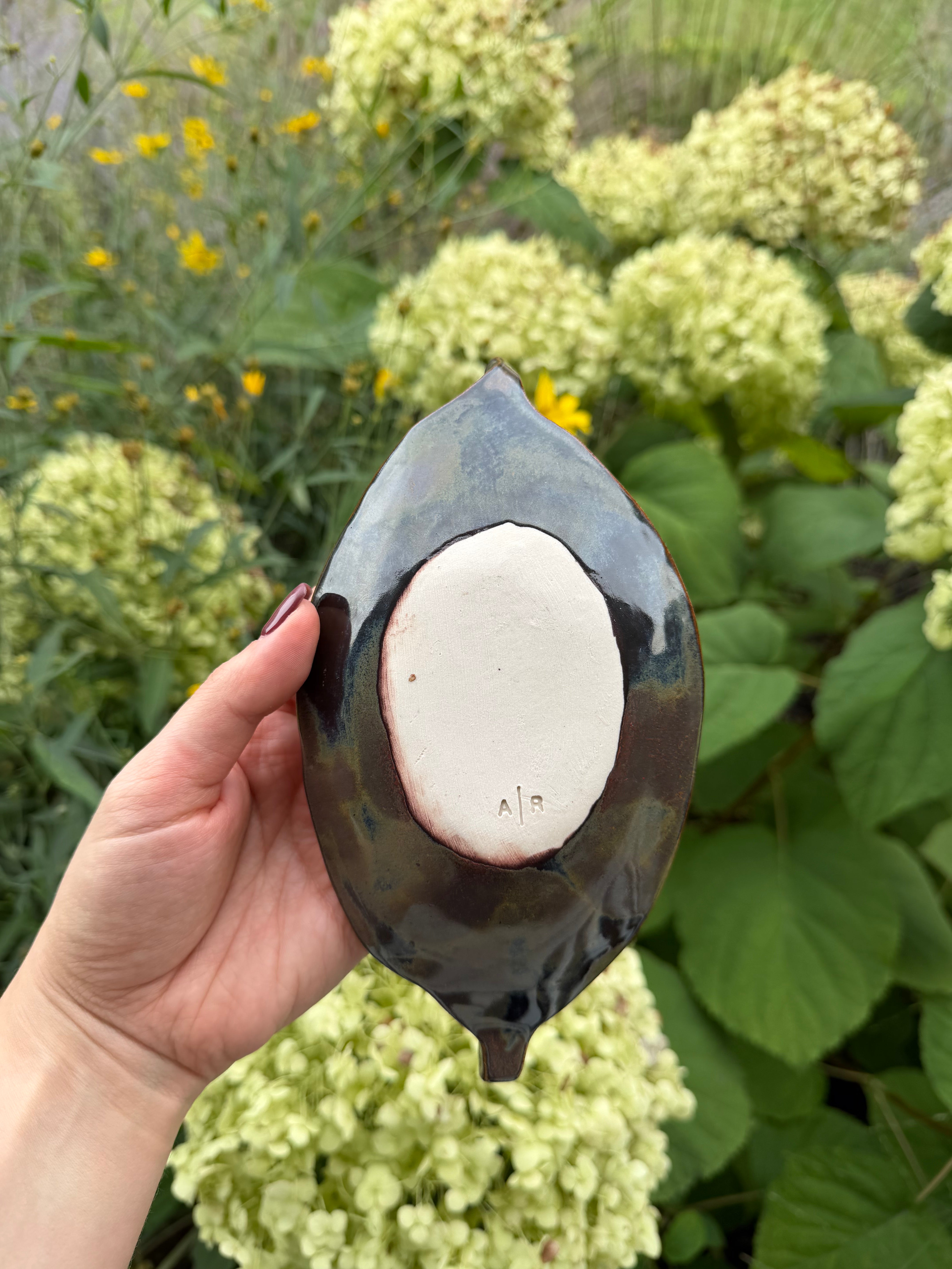 HANDMADE CERAMIC LEAF AR