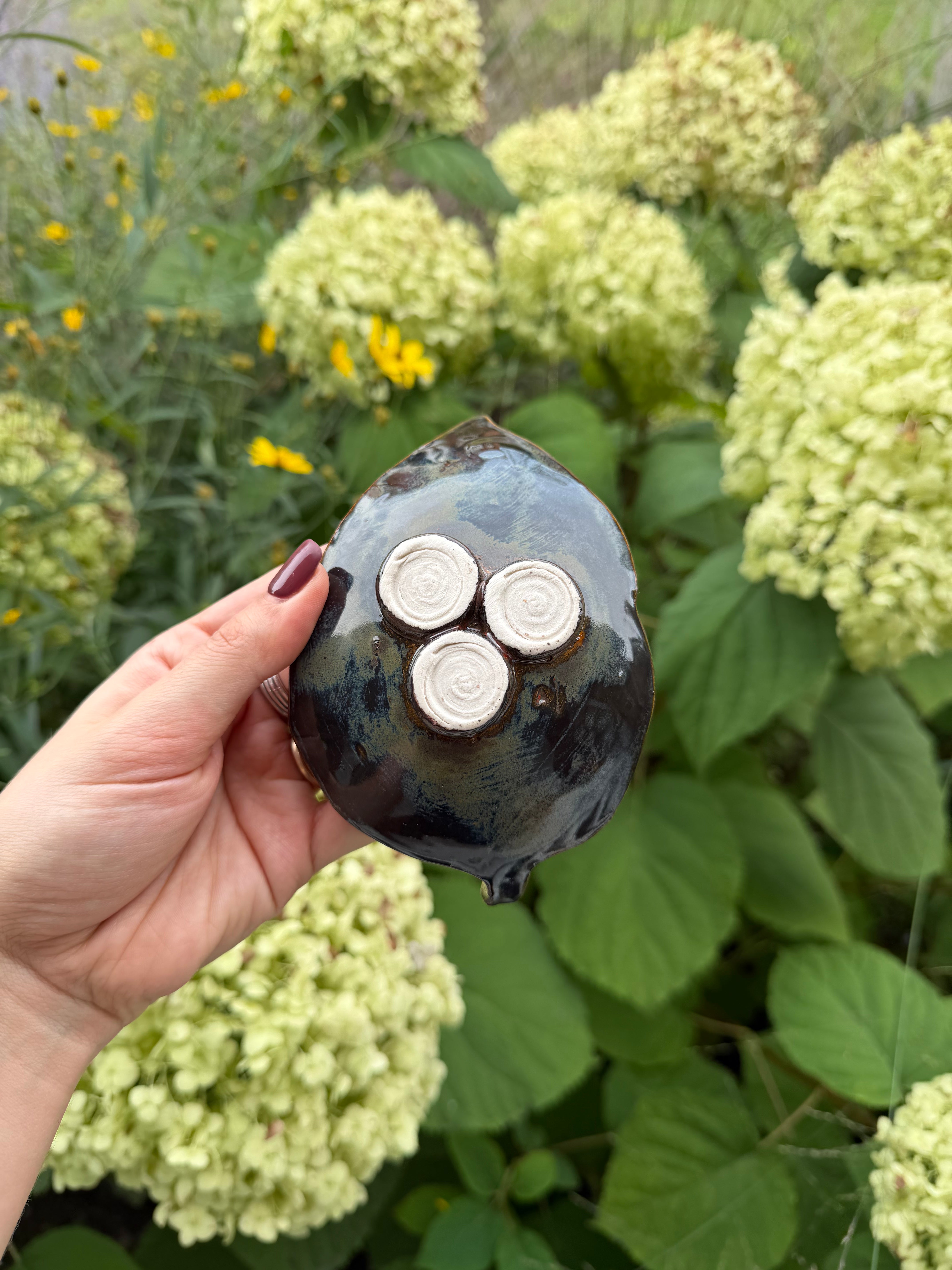 HANDMADE CERAMIC LEAF AR