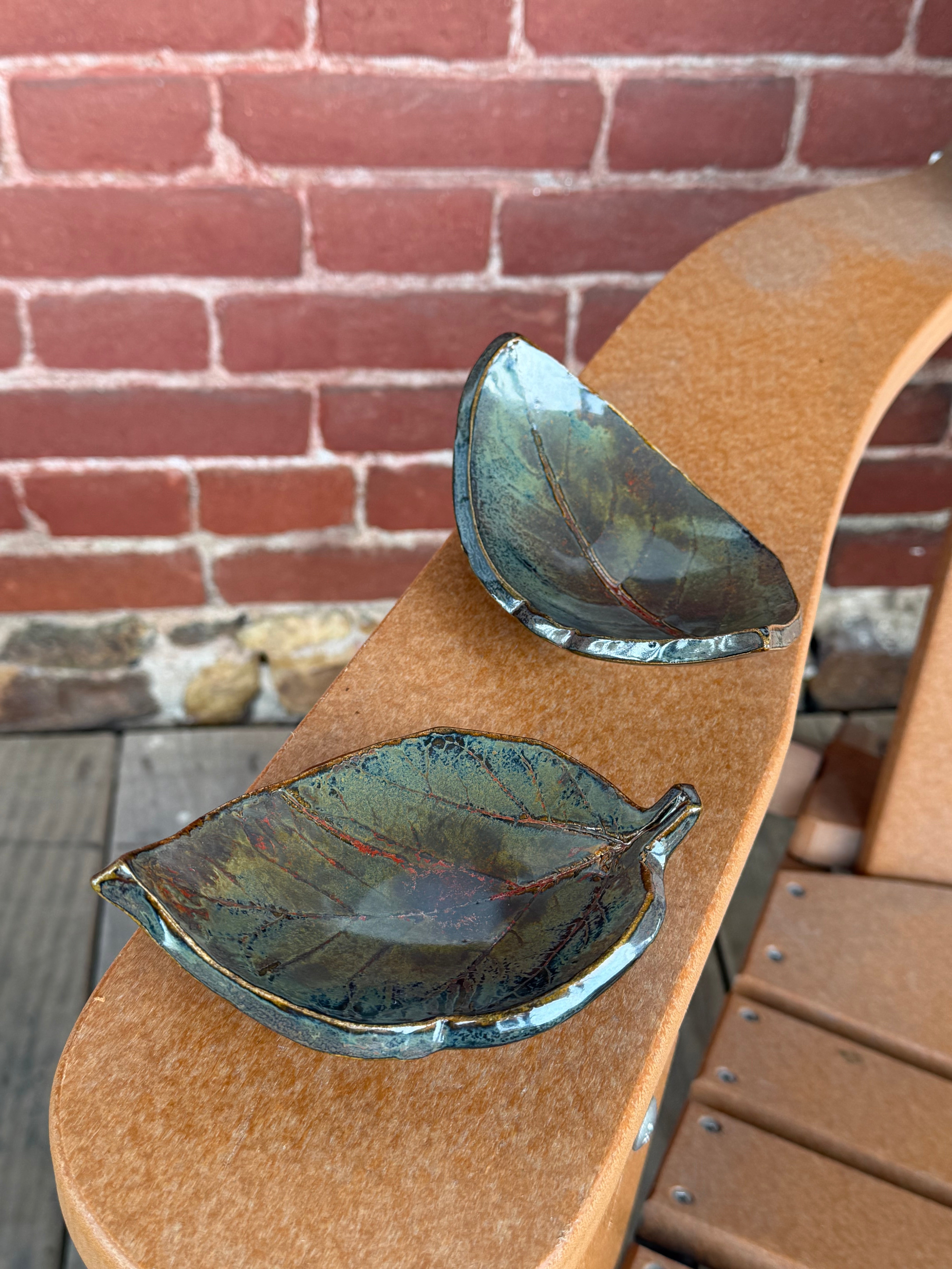 HANDMADE CERAMIC LEAF AR