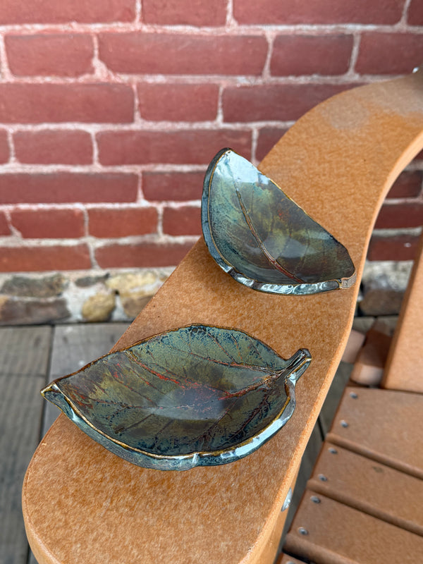 HANDMADE CERAMIC LEAF AR