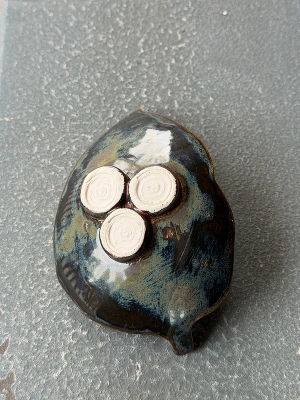 HANDMADE CERAMIC LEAF AR