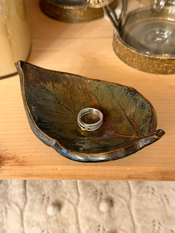 HANDMADE CERAMIC LEAF AR