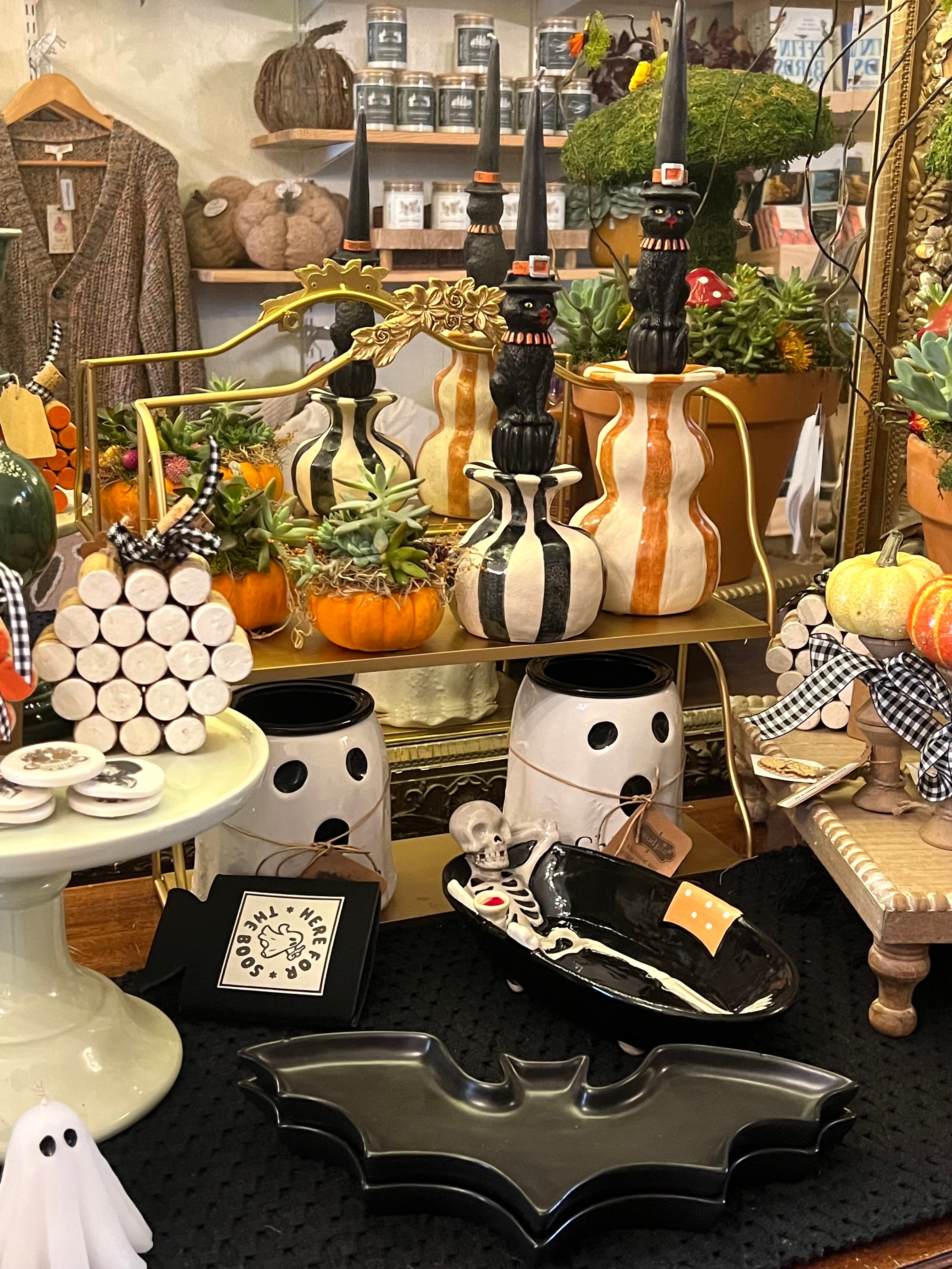 CERAMIC SKELETON IN TUB SHAPED BOWL, BLACK, WHITE & ORANGE COLOR