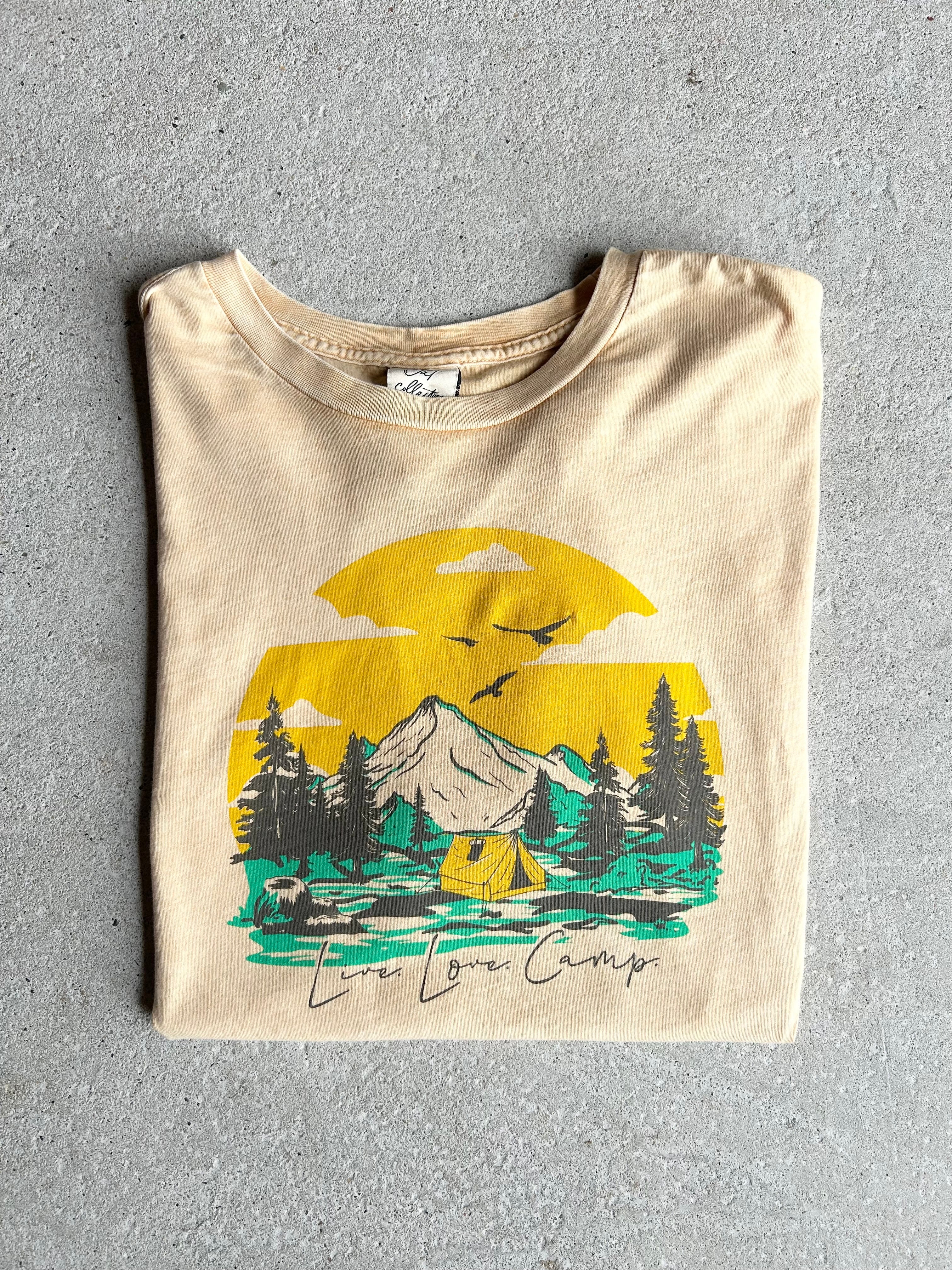 LIVE LOVE CAMP  Graphic Top t-shirt mountain, tent, forest graphic