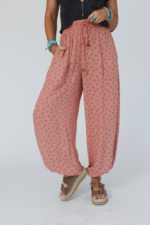 EMBERLYN CLAY WIDE LEG CINCHED PANTS