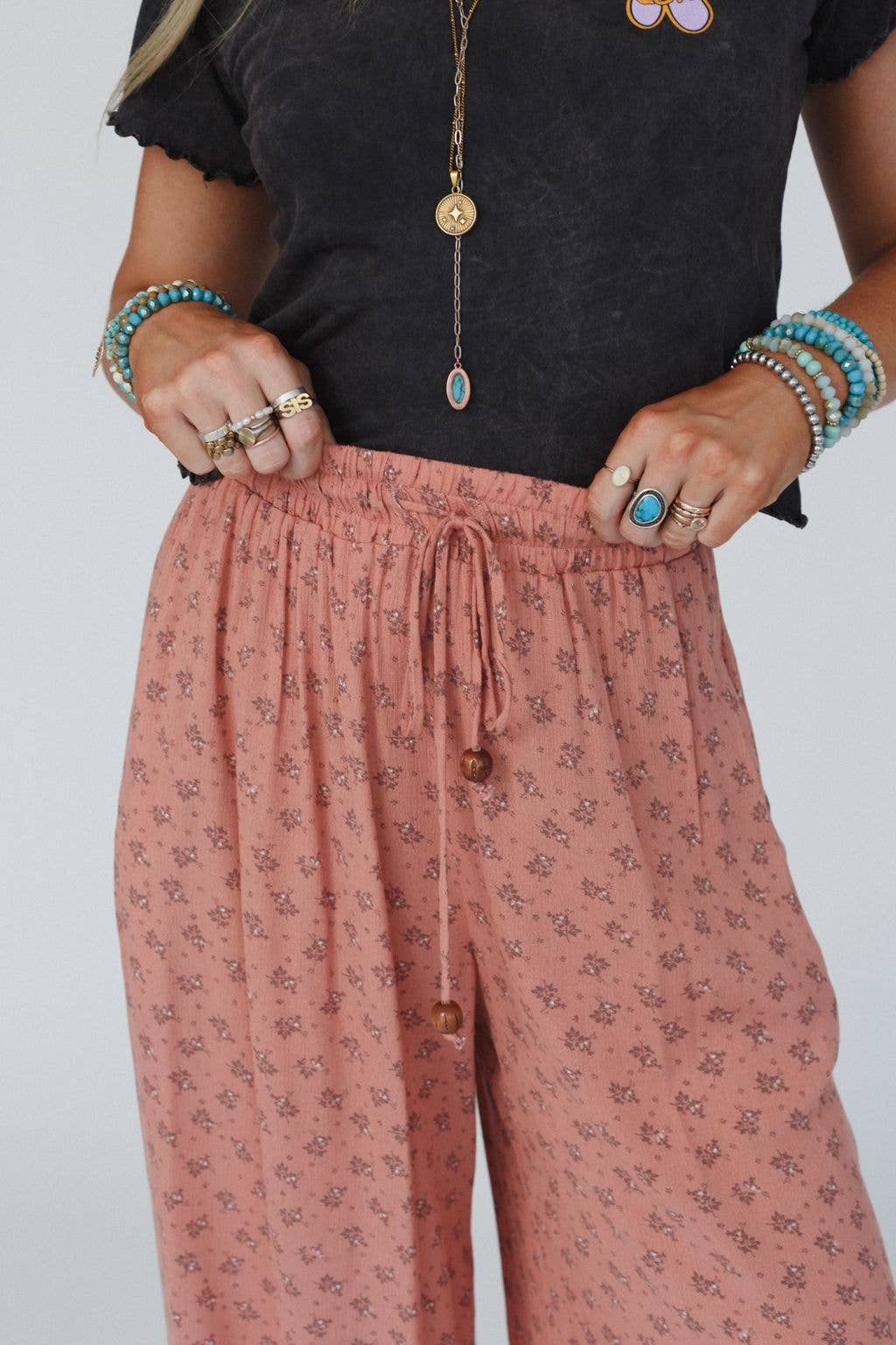EMBERLYN CLAY WIDE LEG CINCHED PANTS
