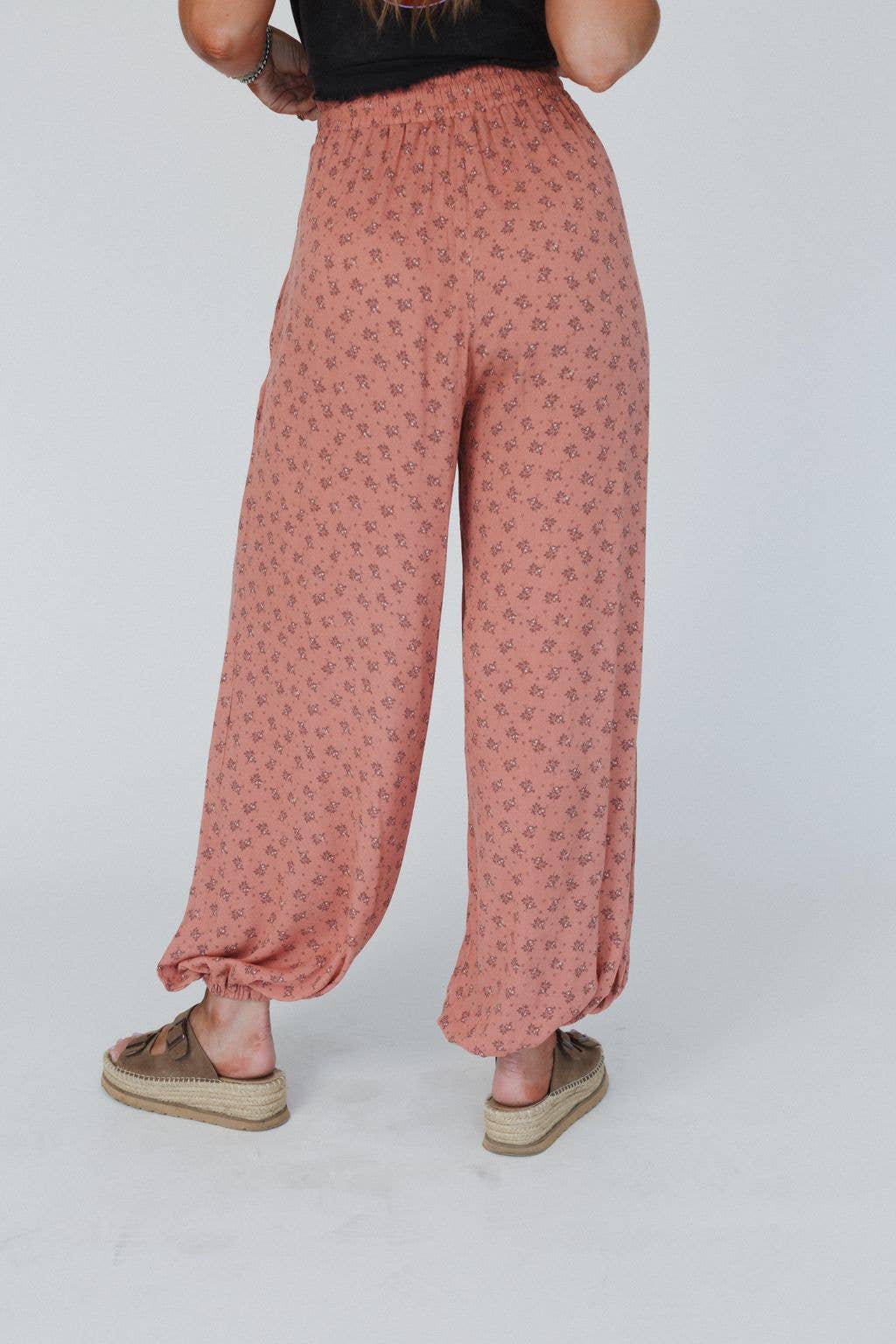 EMBERLYN CLAY WIDE LEG CINCHED PANTS