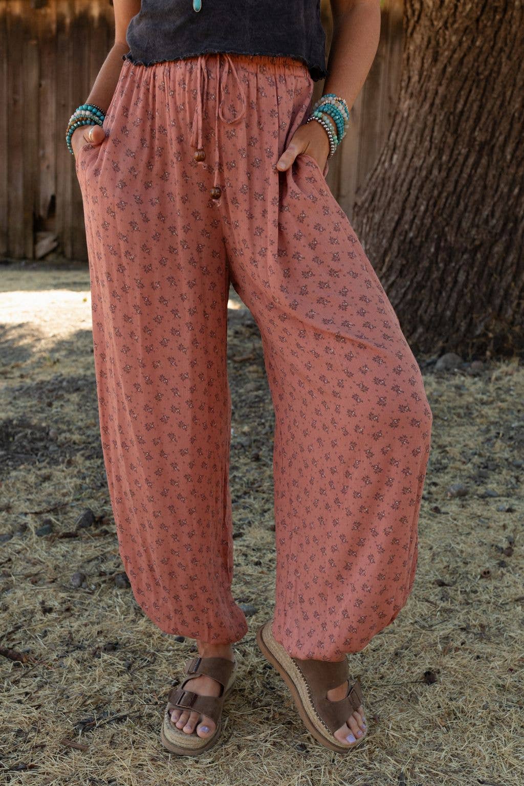 EMBERLYN CLAY WIDE LEG CINCHED PANTS