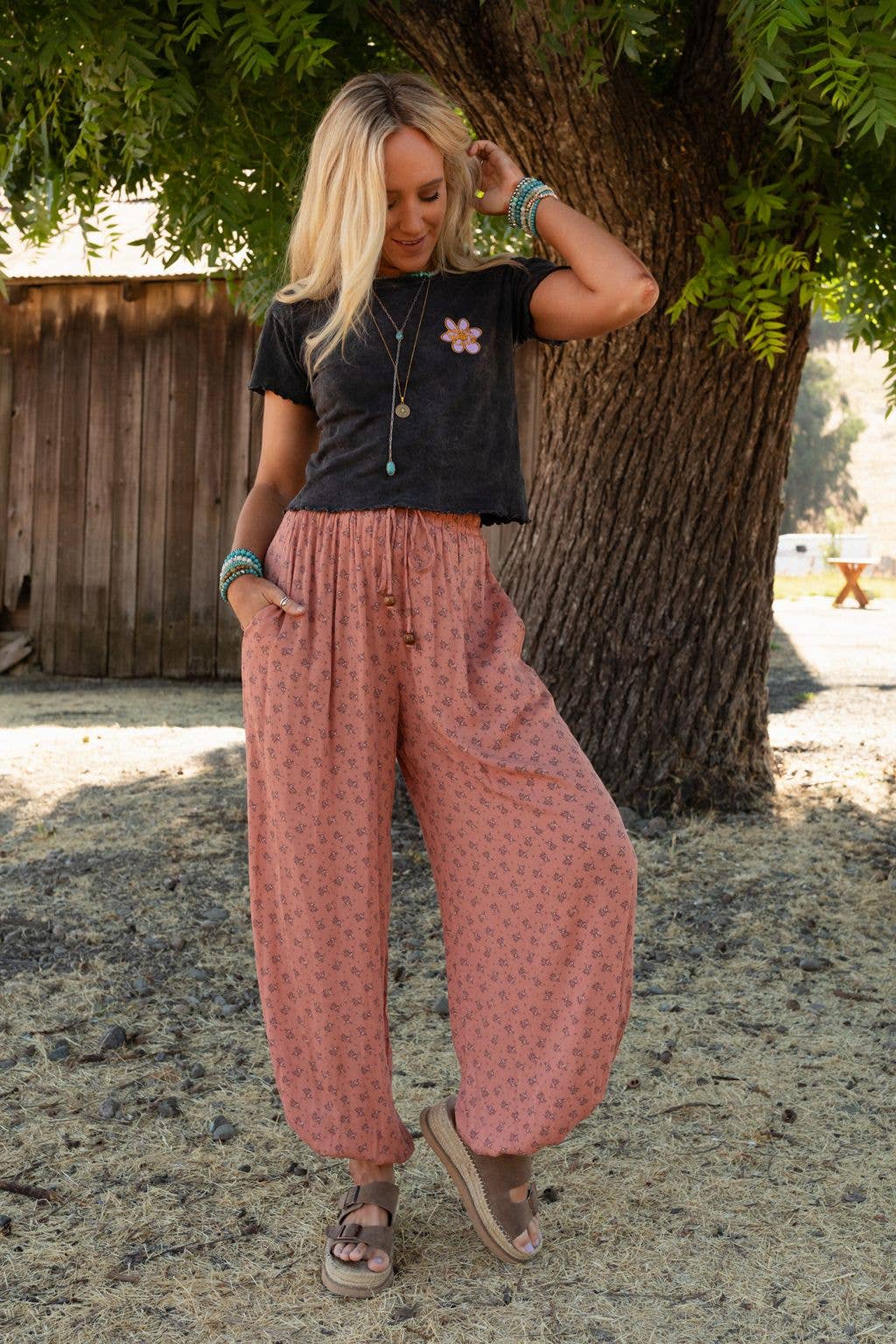EMBERLYN CLAY WIDE LEG CINCHED PANTS