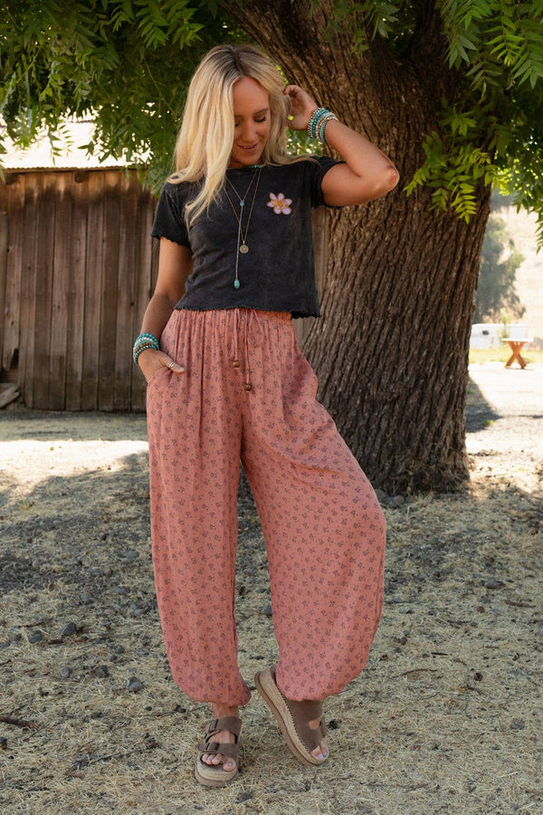 EMBERLYN CLAY WIDE LEG CINCHED PANTS