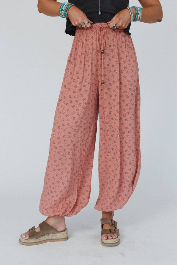 EMBERLYN CLAY WIDE LEG CINCHED PANTS