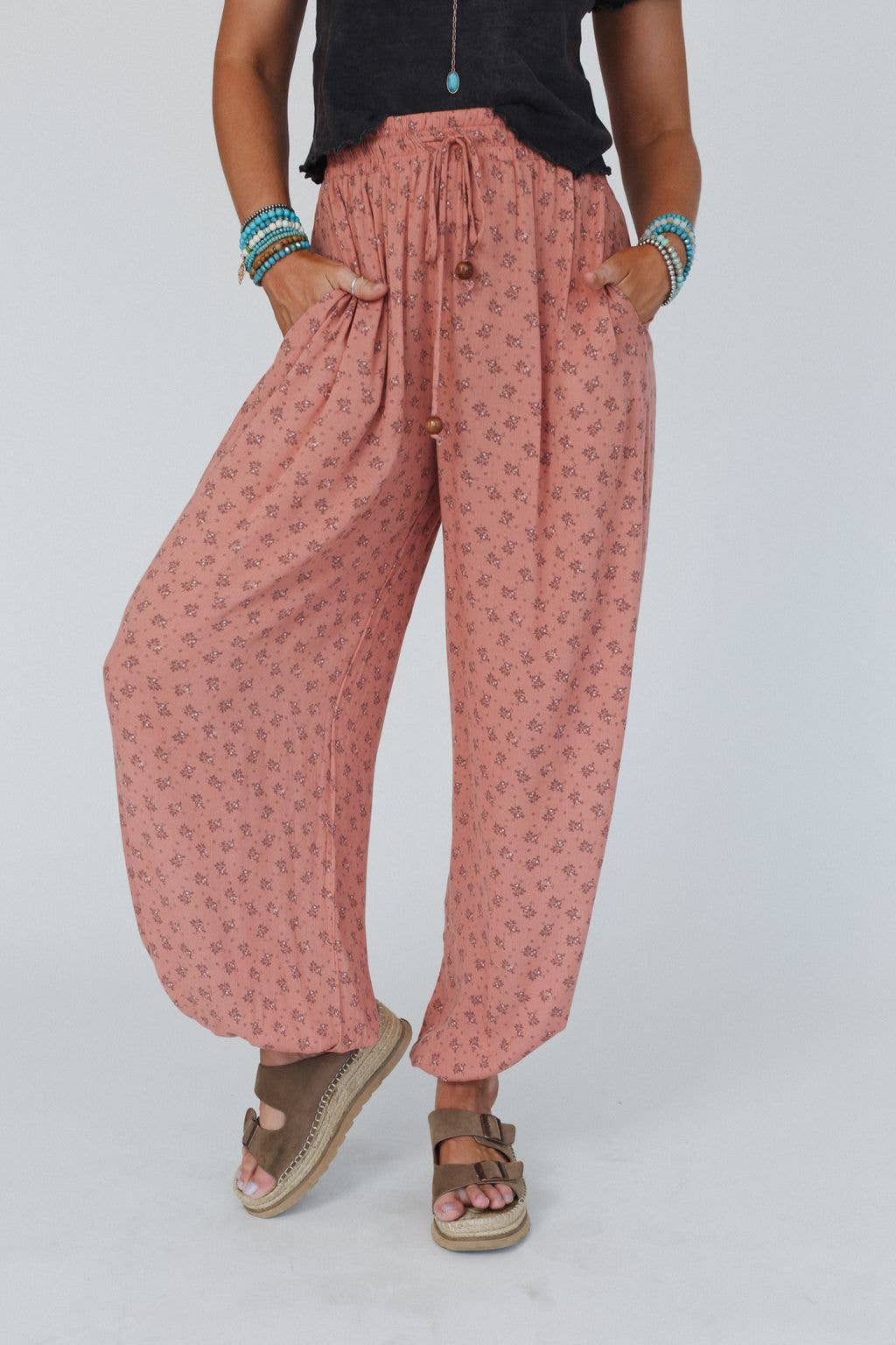 EMBERLYN CLAY WIDE LEG CINCHED PANTS