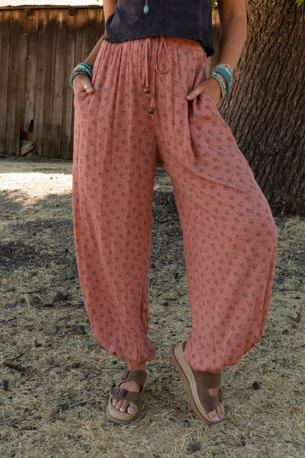 EMBERLYN CLAY WIDE LEG CINCHED PANTS