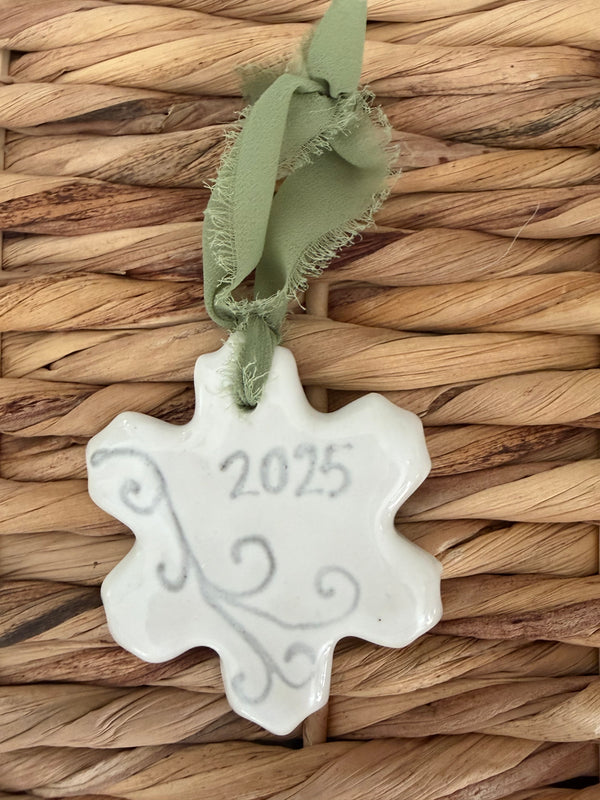 MEDIUM SNOWFLAKE ORNAMENT 2025 AR