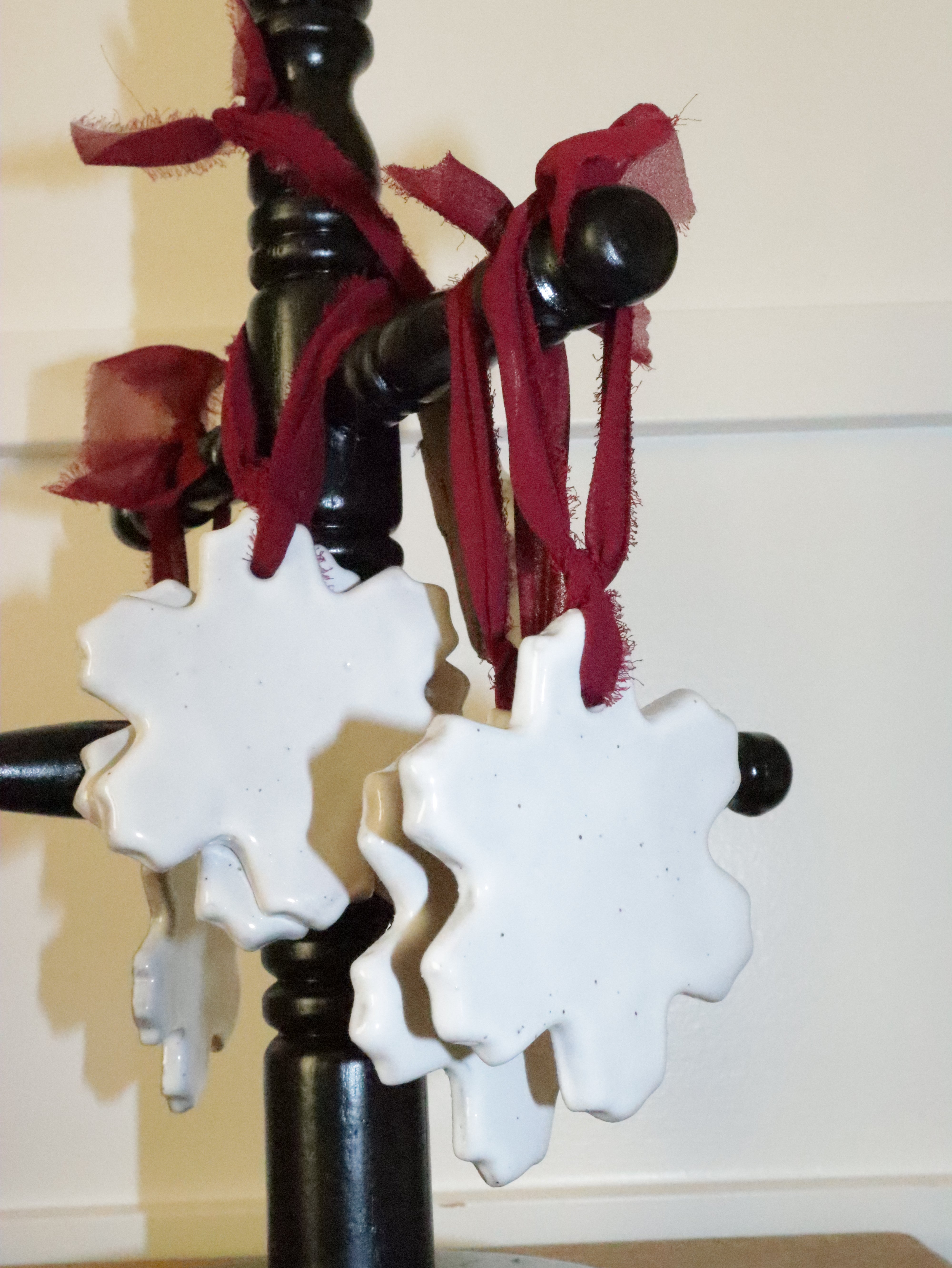 MEDIUM SNOWFLAKE ORNAMENT WHITE AR