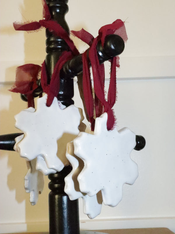 MEDIUM SNOWFLAKE ORNAMENT WHITE AR