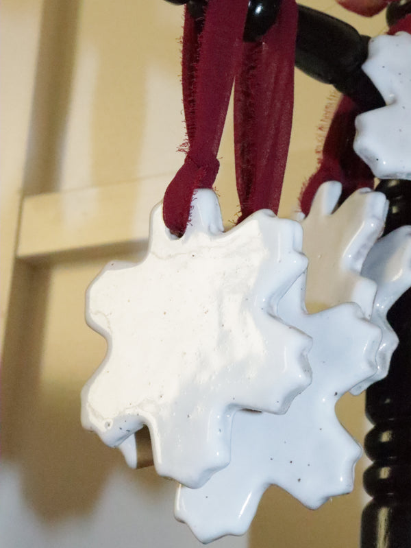 MEDIUM SNOWFLAKE ORNAMENT WHITE AR