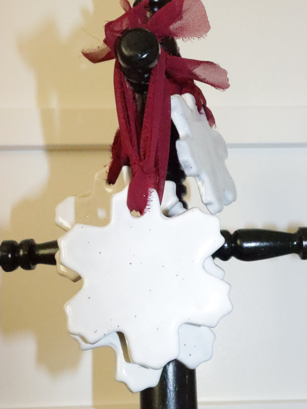 MEDIUM SNOWFLAKE ORNAMENT WHITE AR