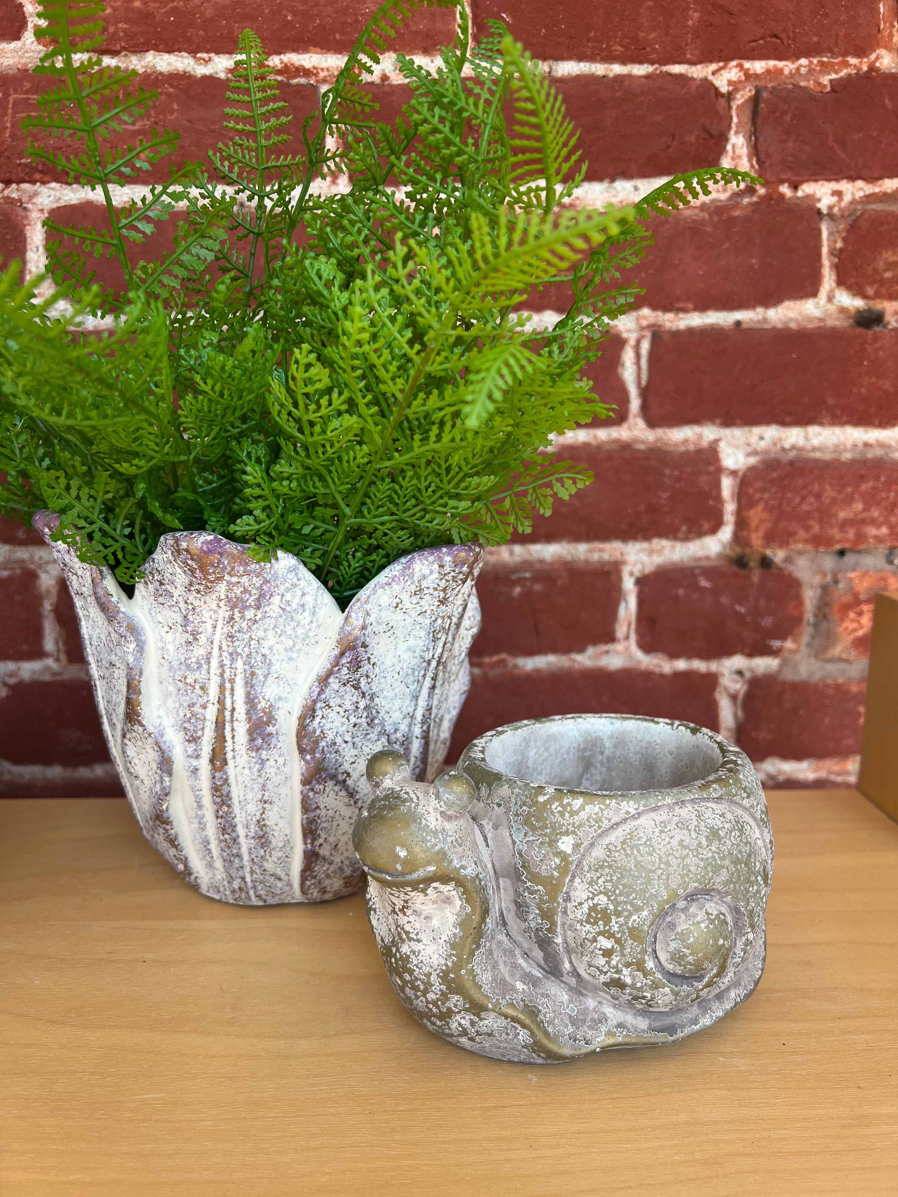 CEMENT SNAIL PLANTER