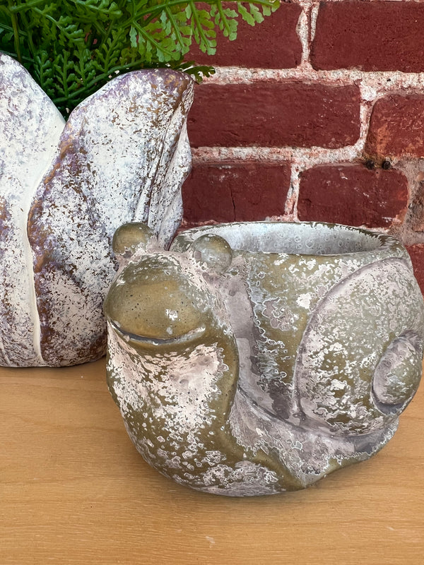 CEMENT SNAIL PLANTER