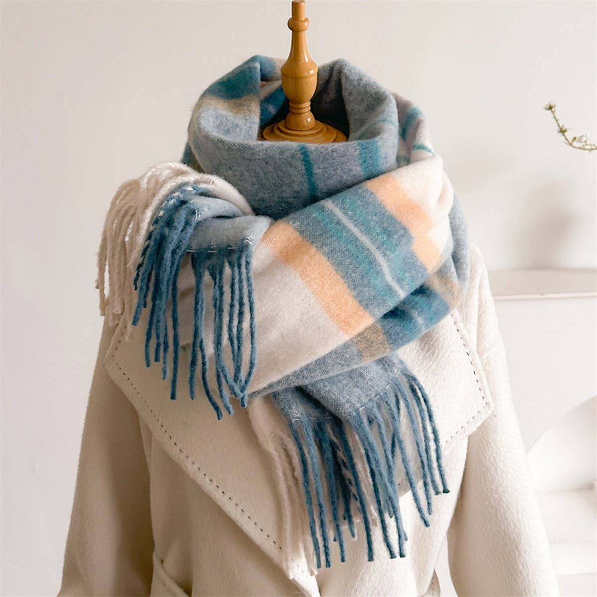 SOFT GRADIENT KNIT TASSEL SCARF