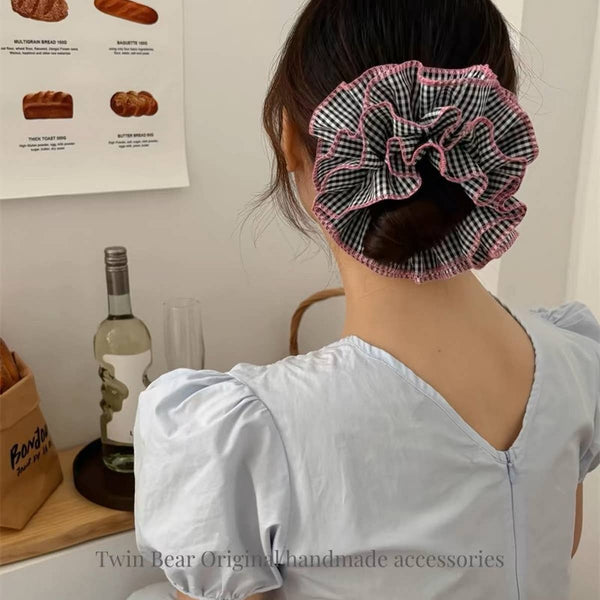 NICHE RETRO PLAID RUFFLED SCRUNCIE