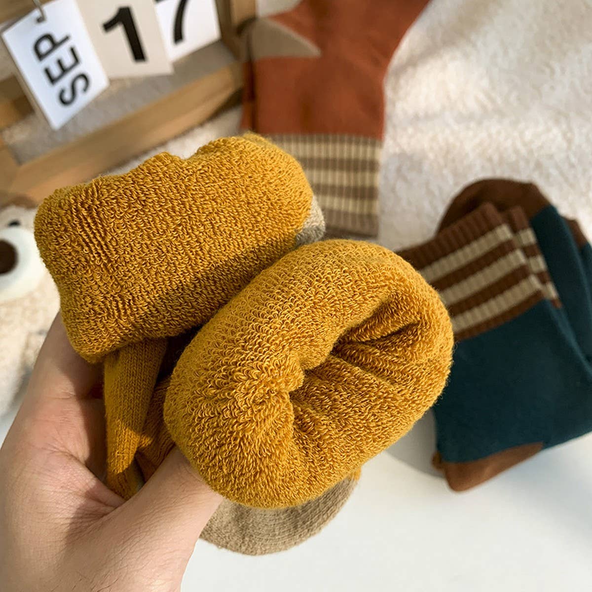 TRIPLE STRIPE SOCKS LIGHT COFFEE / (OS)